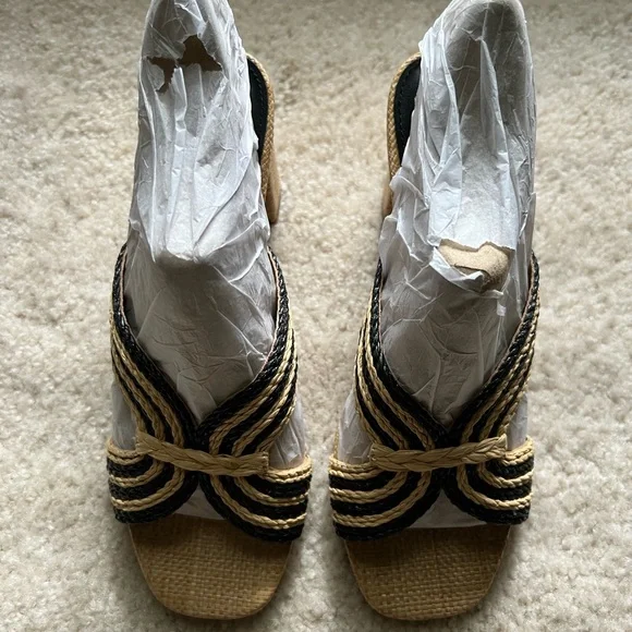 NEW Dolce Vita Woven Black and Tan Sandal - Picture 7 of 8